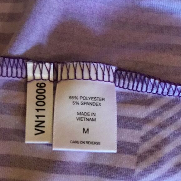 Short sleeved v neck dress with side ruffle in size med by NEW YORK & CO - Picture 13 of 14